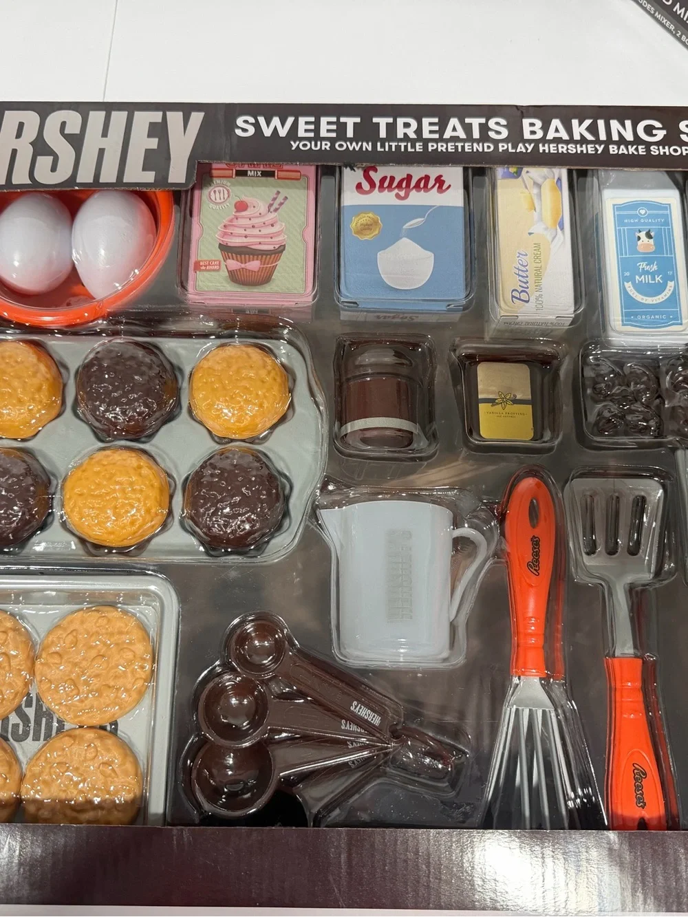 Hershey Sweet Treats Baking Set & Stand Mixer Playset - Yellow/Brown
